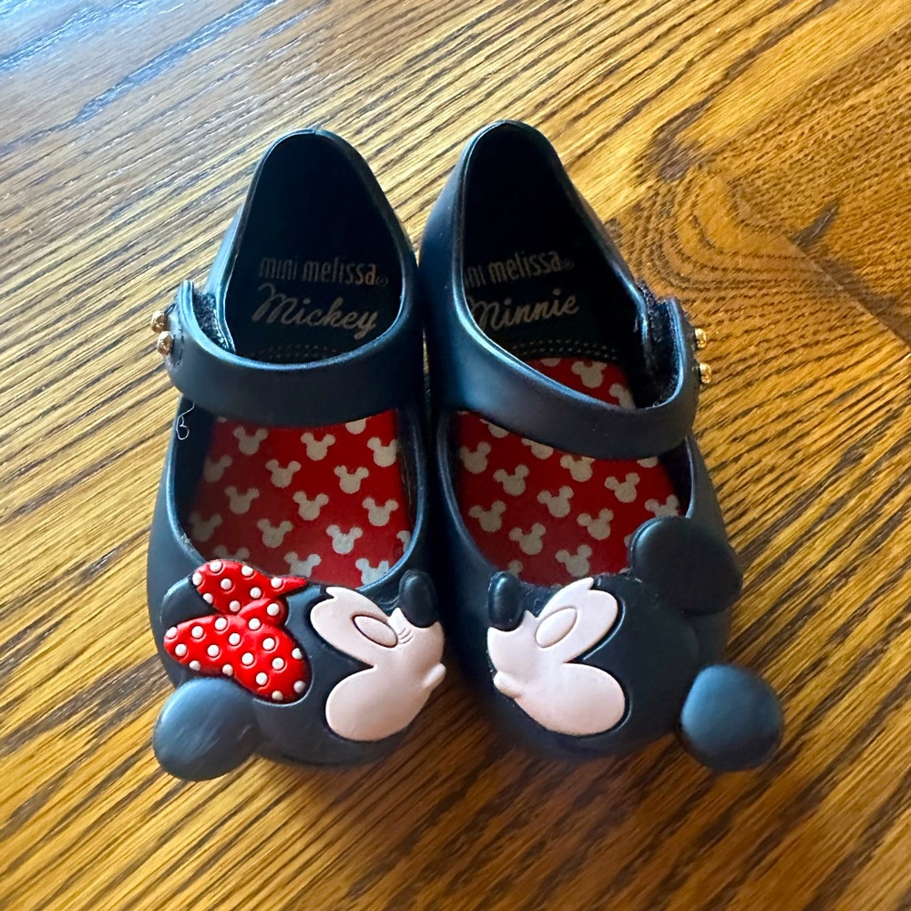 Mini Melissa- Kissing Mickey and Minnie
